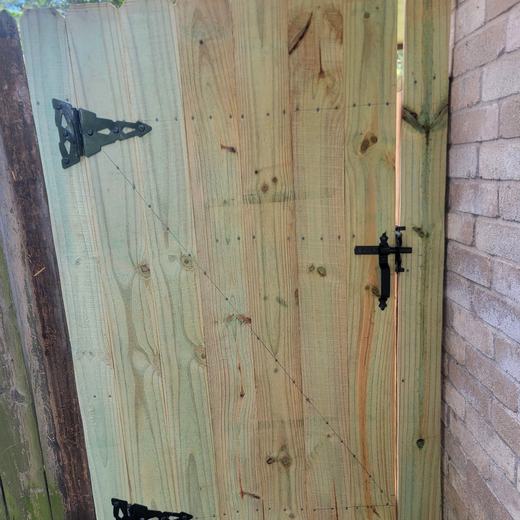 Braced gate, wire tensioned